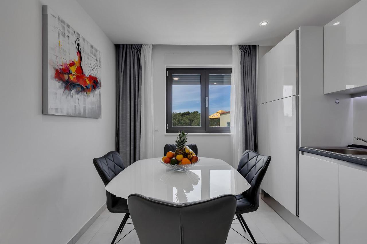 Luxury Promajna Beach Apartment Luaran gambar