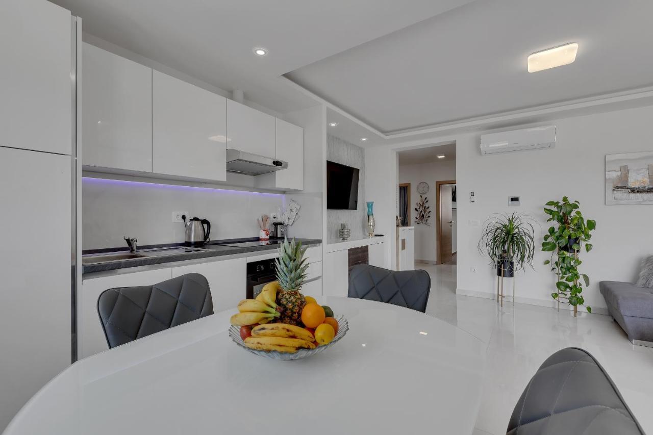 Luxury Promajna Beach Apartment Luaran gambar