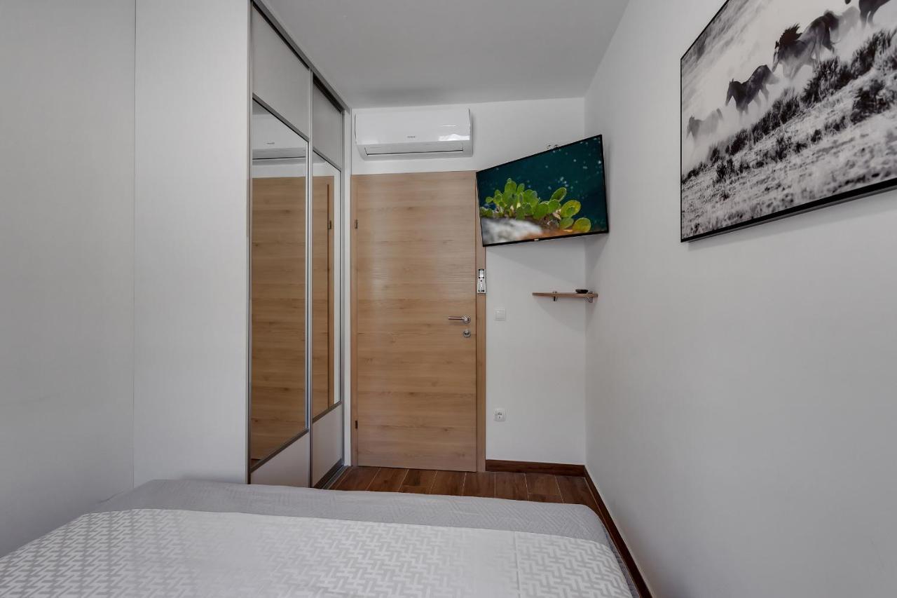 Luxury Promajna Beach Apartment Luaran gambar