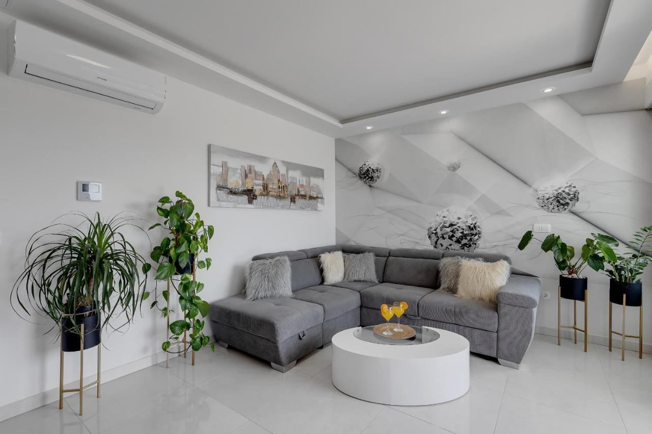Luxury Promajna Beach Apartment Luaran gambar