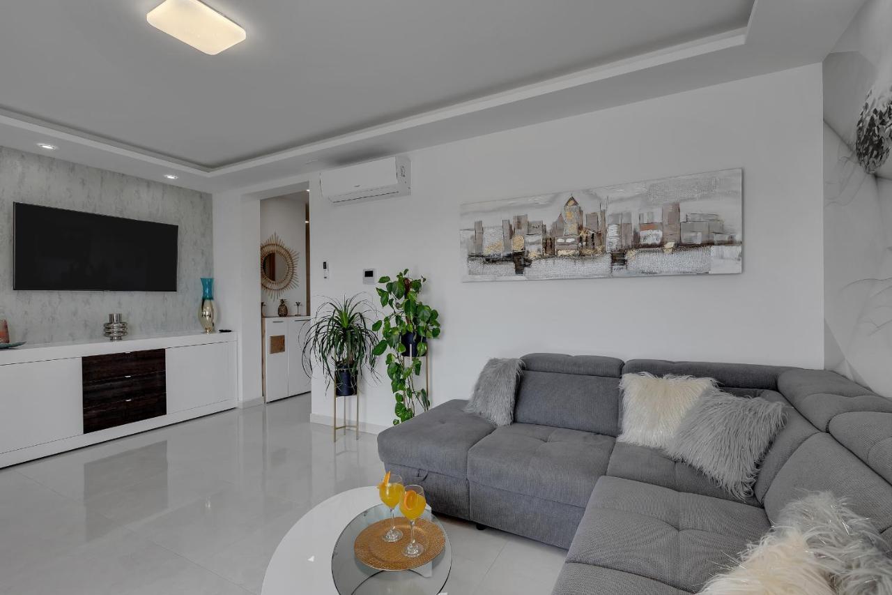 Luxury Promajna Beach Apartment Luaran gambar