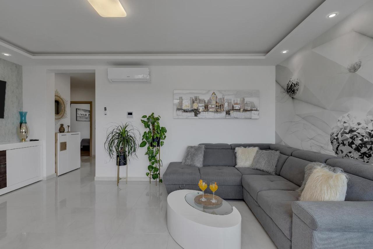 Luxury Promajna Beach Apartment Luaran gambar